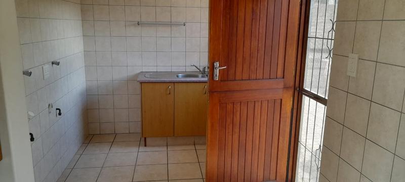 To Let 2 Bedroom Property for Rent in Heiderand Western Cape